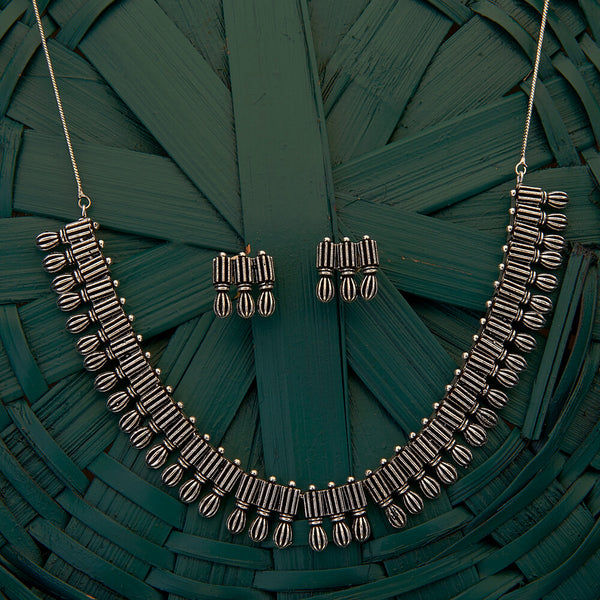 Delicate Necklace with oxidised plating 101832