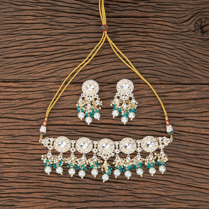 Indo Western Delicate Necklace With Gold Plating 110041