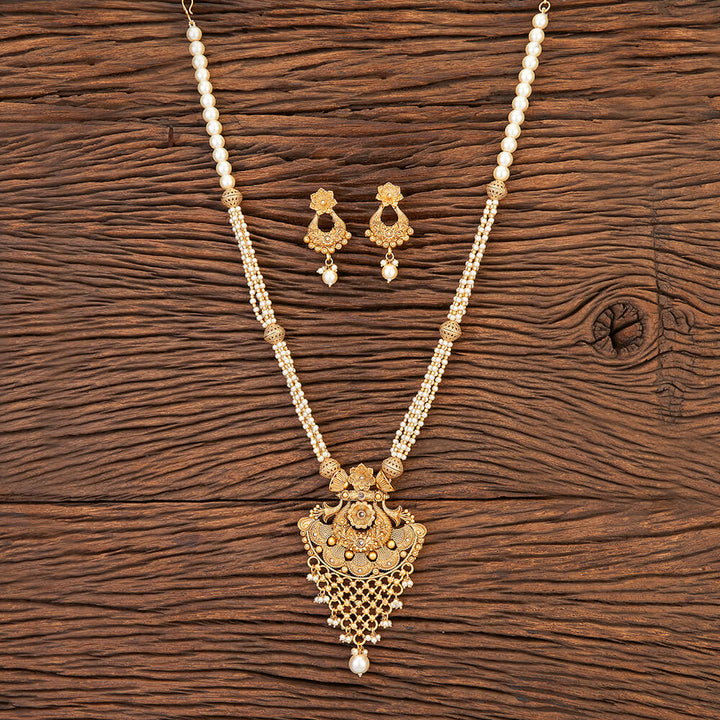 Antique Moti Pendant Set With Matte Gold Plating 215913