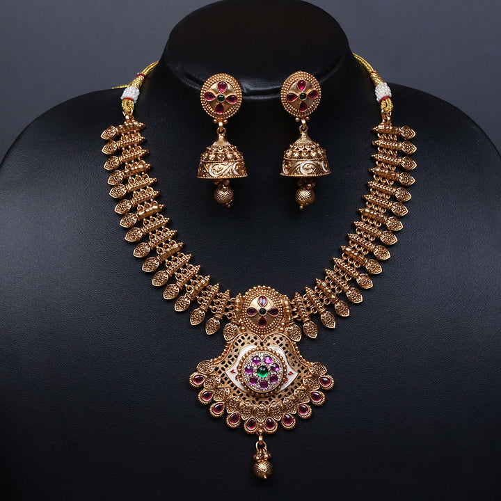 Antique Classic Necklace With Matte Gold Plating 220356