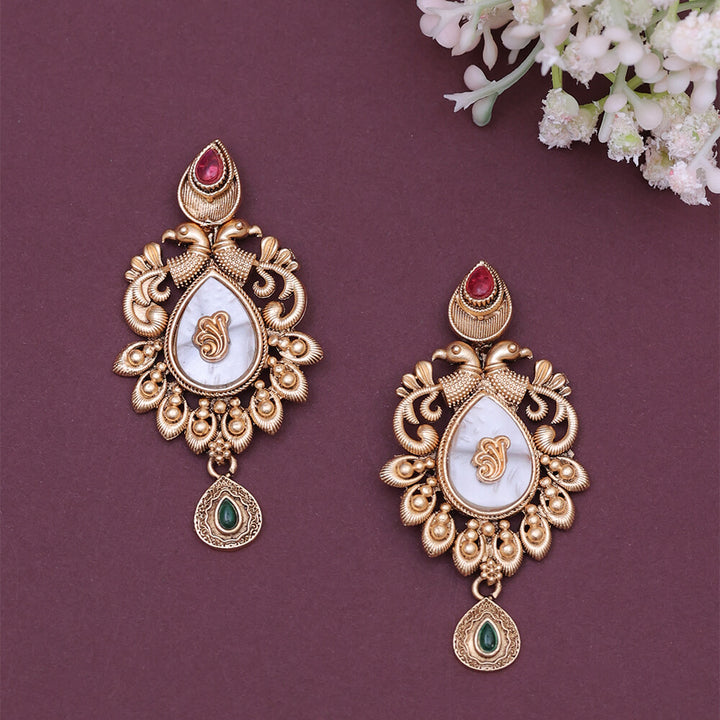 Antique Mother Of Pearl Earring With Matte Gold Plating 221365