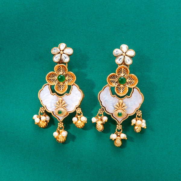 224197 Antique Mother Of Pearl Earring With Matte Gold Plating