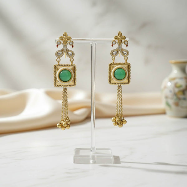 228835 Antique Classic Earring With Matte Gold Plating