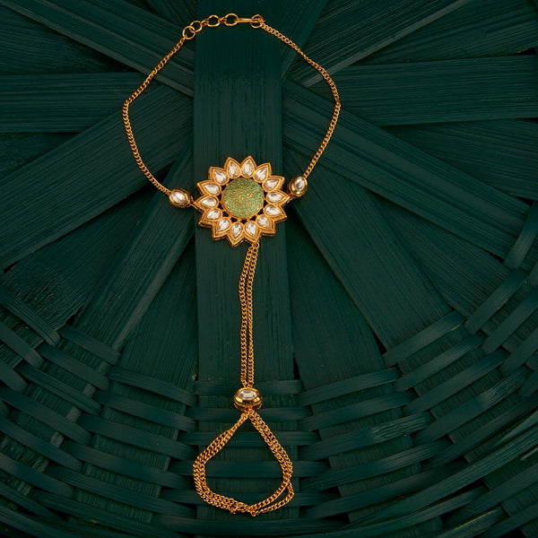 300752 Kundan Classic Hath Pan With Gold Plating