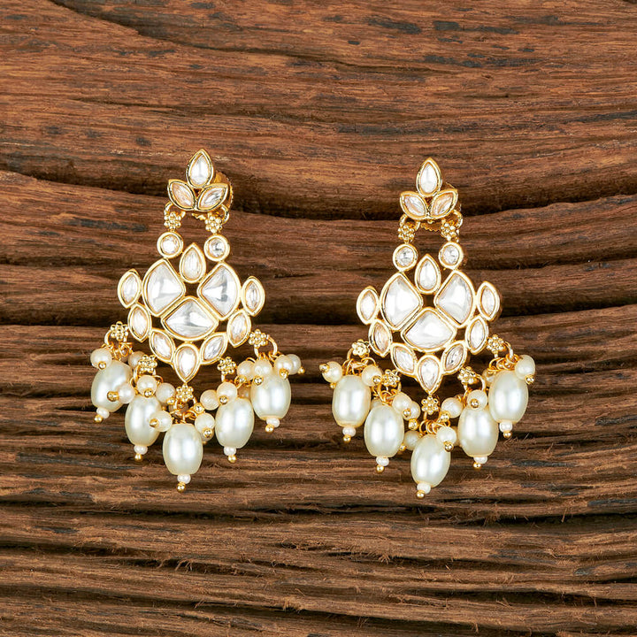 Kundan Delicate Earring With Gold Plating 302044