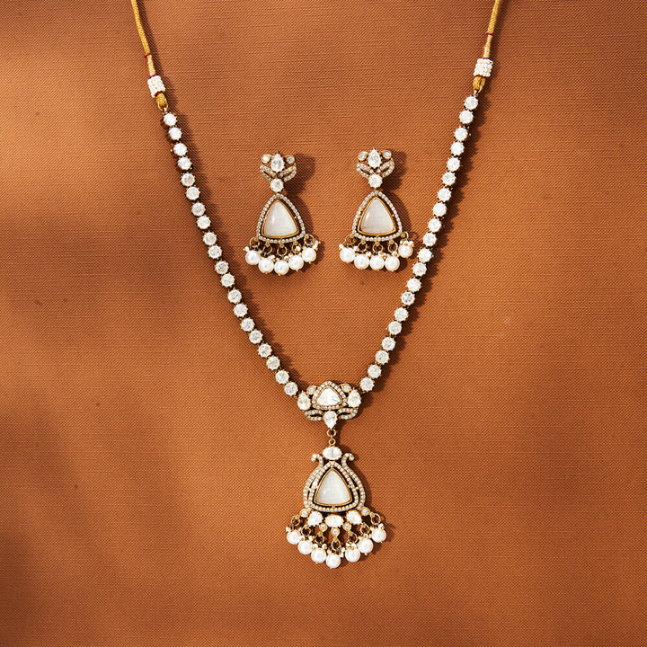 Kundan Classic Necklace With Victorian Plating 302394