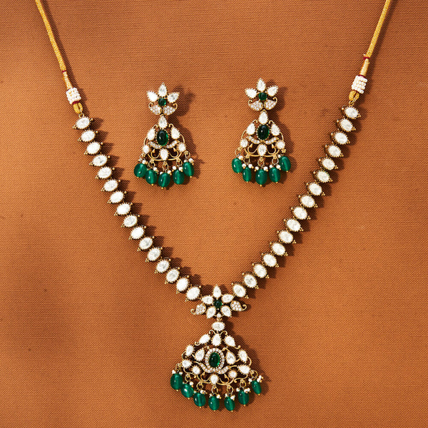 Kundan Classic Necklace With Victorian Plating 302395