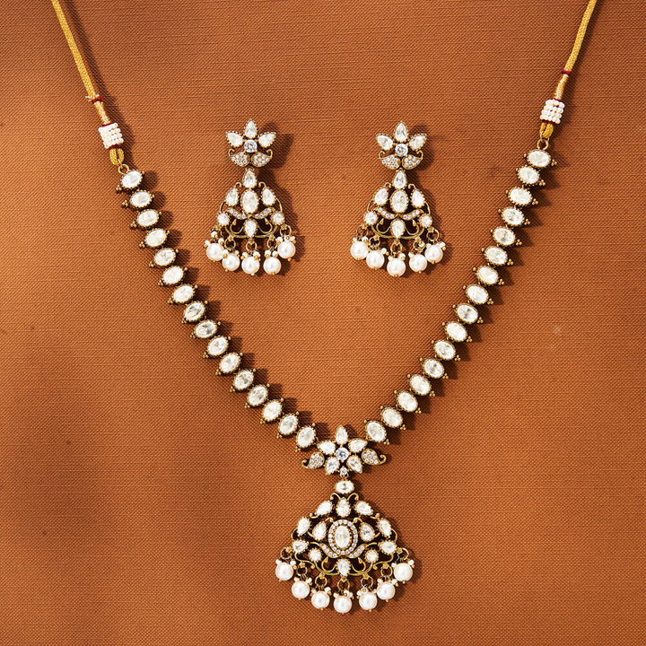 Kundan Classic Necklace With Victorian Plating 302395