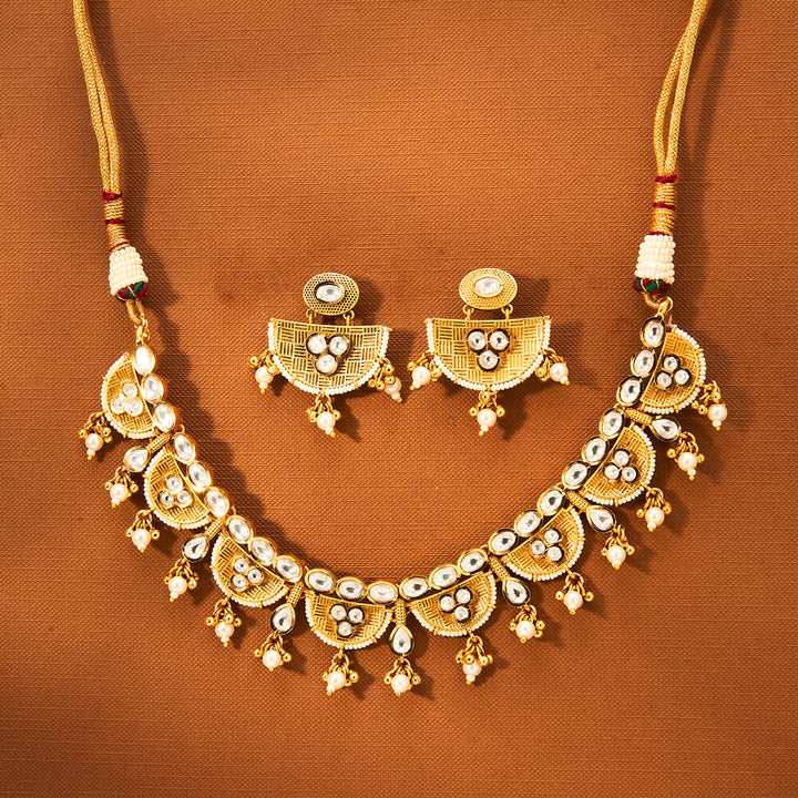 Kundan Moti Necklace With Matte Gold Plating 302410