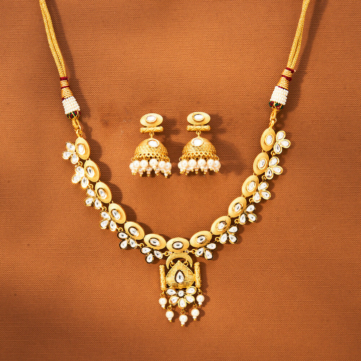 Kundan Classic Necklace With Matte Gold Plating 302412