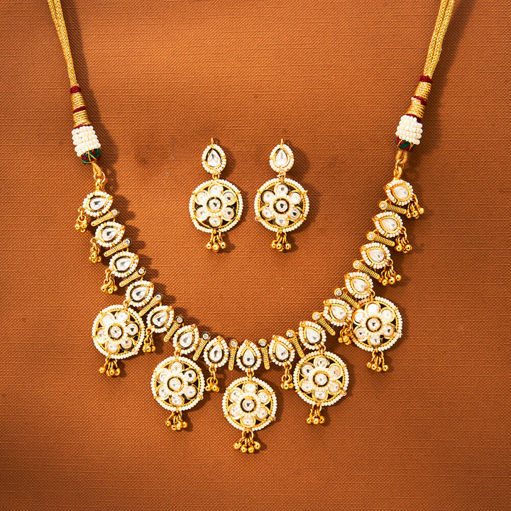 Kundan Classic Necklace With Gold Plating 302414