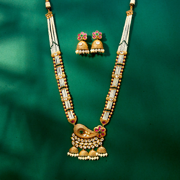 Kundan Moti Pendant Set With Matte Gold Plating 302446