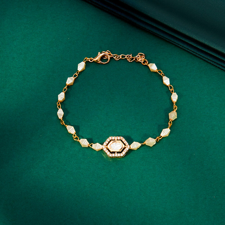 Kundan Adjustable Bracelet With Gold Plating 302448