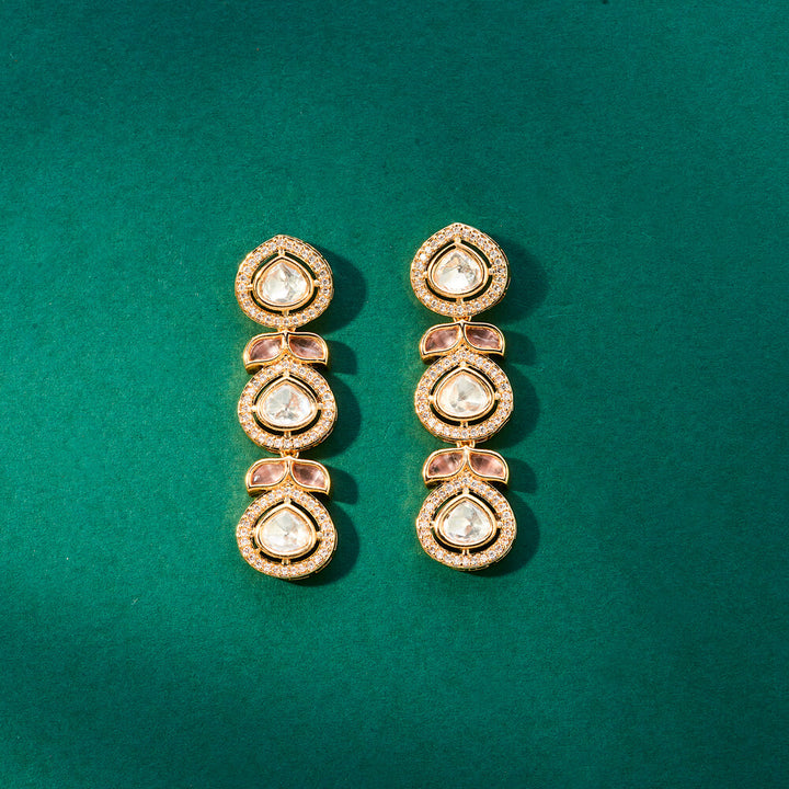 Kundan Classic Earring With Gold Plating 302472