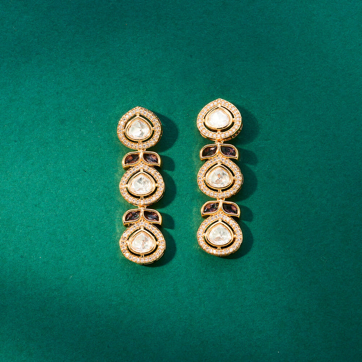 Kundan Classic Earring With Gold Plating 302472