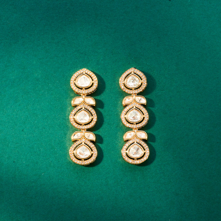 Kundan Classic Earring With Gold Plating 302472