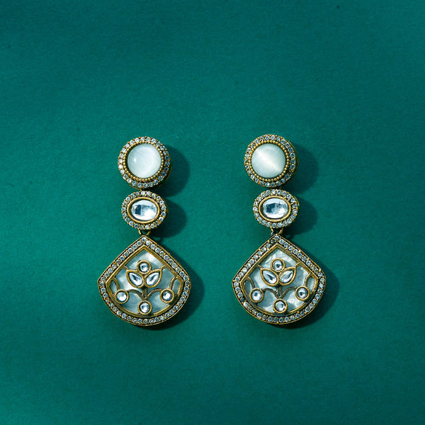 302495 Kundan Mother Of Pearl Earring With Victorinan Plating