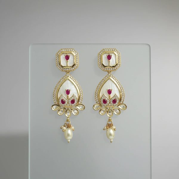 303235 Kundan Mother Of Pearl Earring With Carat Gold Plating