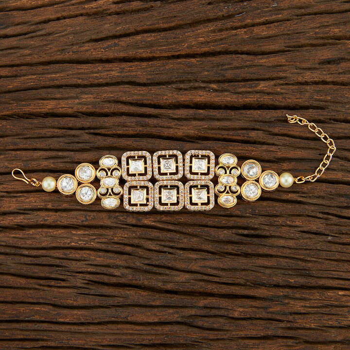 Kundan Classic Bracelet With Gold Plating 350932