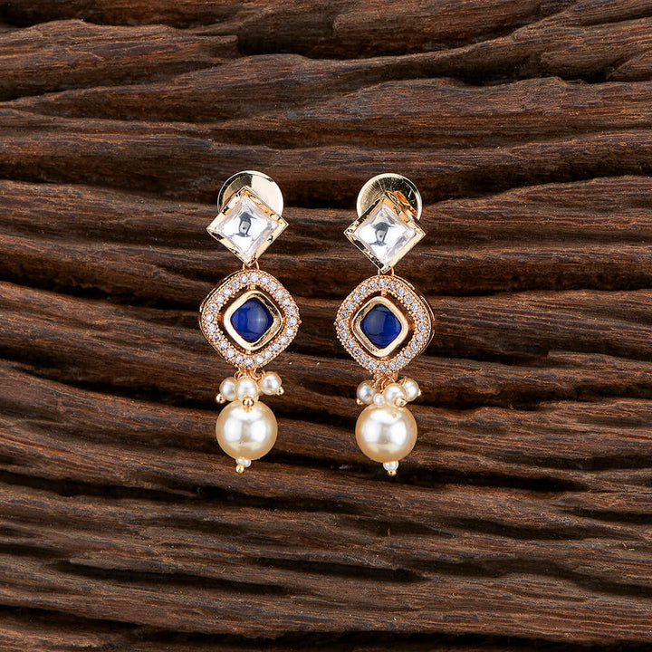 Kundan Short Earring With Gold Plating 351257