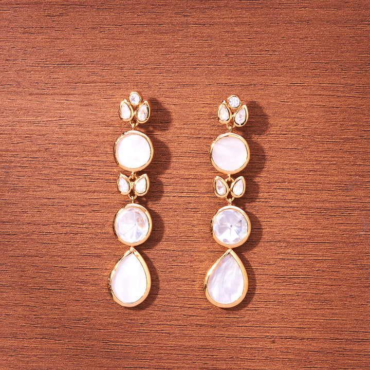 Kundan Mother Of Pearl Earring With Gold Plating 351787