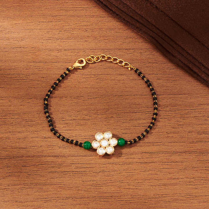 Kundan Delicate Bracelet With Gold Plating 351826