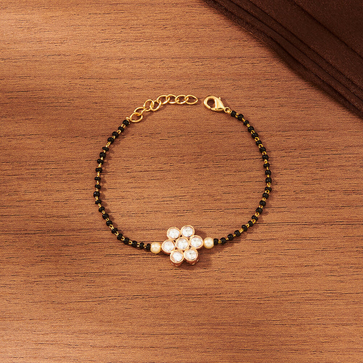 Kundan Delicate Bracelet With Gold Plating 351826