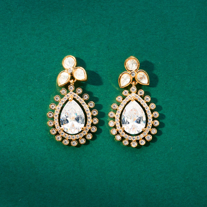 Kundan Delicate Earring With Gold Plating 351882