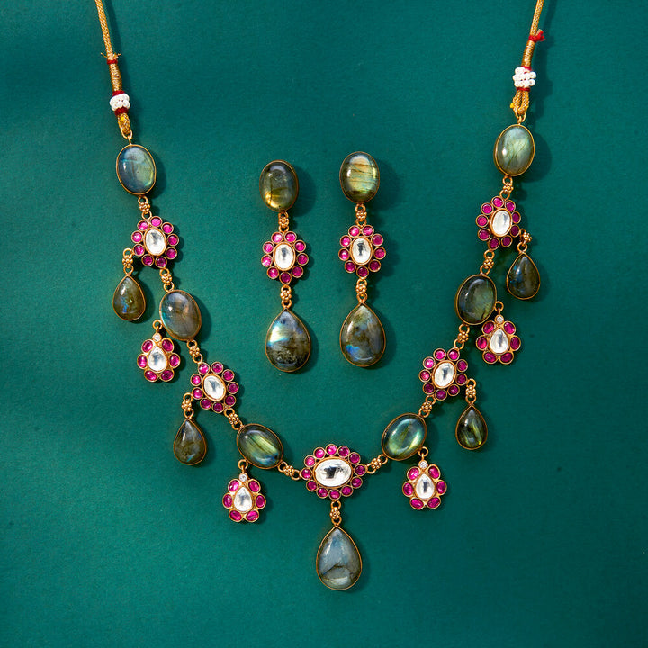 Kundan Classic Necklace With Gold Plating 351887