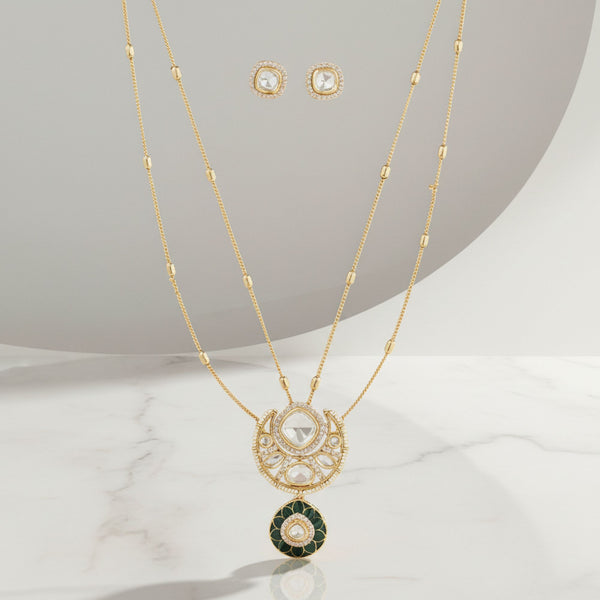 352599 Kundan Classic Pendant Set With Carat Gold Plating
