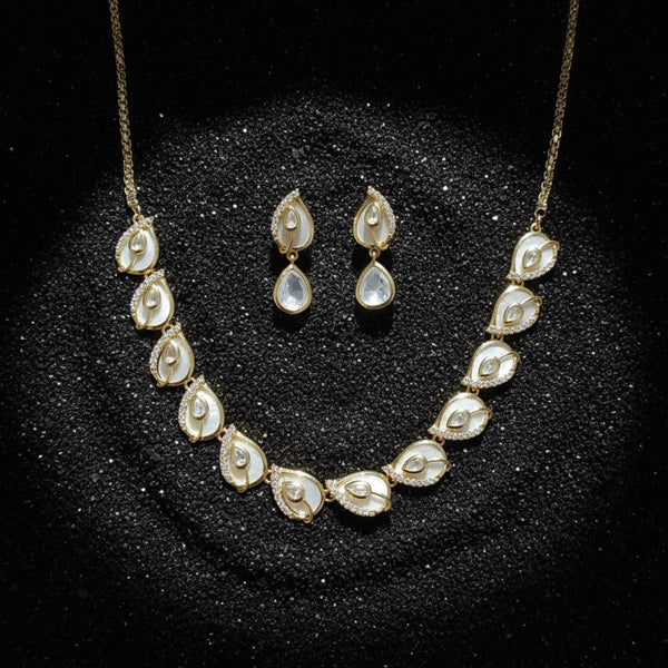 352660 Kundan Classic Necklace With Carat Mehndi  Plating