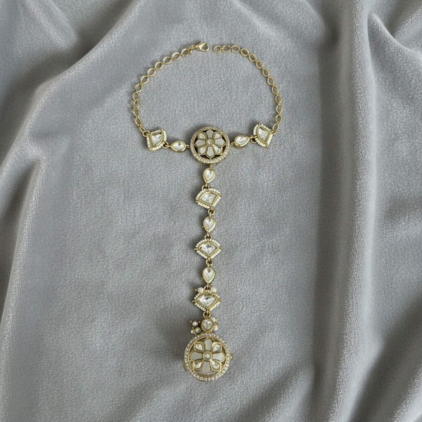 352698 Kundan Classic Hath Pan With Carat Gold Plating