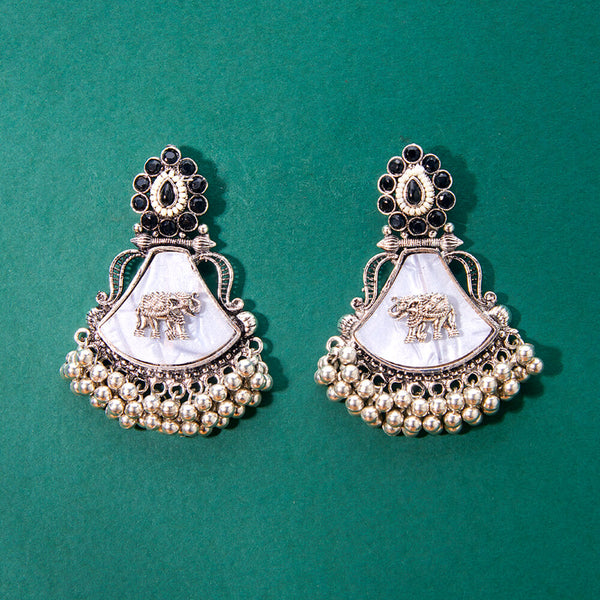 808168 Mother Of Pearl Earring With Oxidised Plating