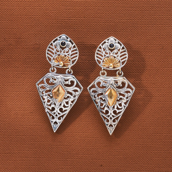 808566 Oxidised Delicate Earring With 2 Tone Plating